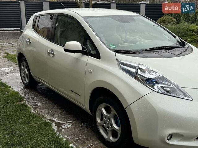 Белый Ниссан Лиф, объемом двигателя 0 л и пробегом 90 тыс. км за 4500 $, фото 9 на Automoto.ua