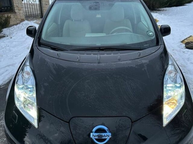 Белый Ниссан Лиф, объемом двигателя 0 л и пробегом 135 тыс. км за 5500 $, фото 2 на Automoto.ua