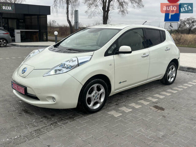 Білий Ніссан Ліф, об'ємом двигуна 0 л та пробігом 152 тис. км за 4450 $, фото 1 на Automoto.ua