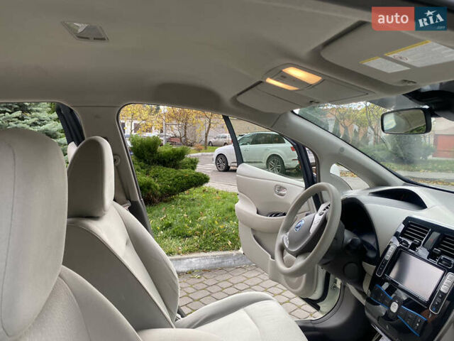 Білий Ніссан Ліф, об'ємом двигуна 0 л та пробігом 81 тис. км за 4600 $, фото 21 на Automoto.ua