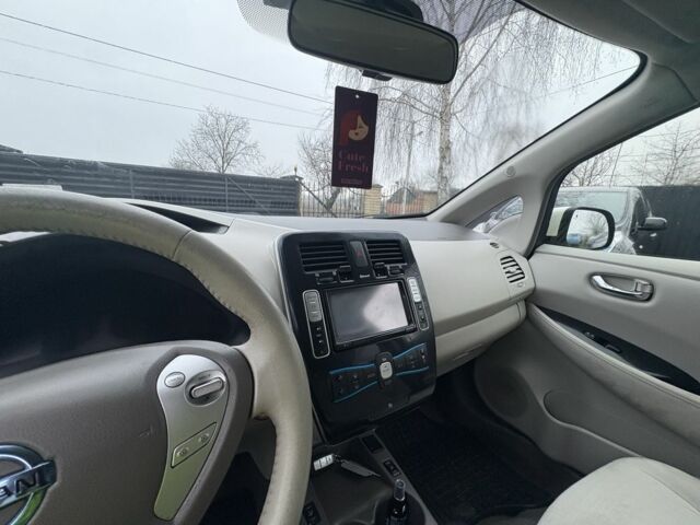 Белый Ниссан Лиф, объемом двигателя 0 л и пробегом 124 тыс. км за 3999 $, фото 22 на Automoto.ua