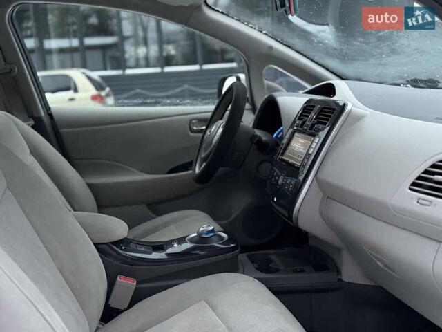 Білий Ніссан Ліф, об'ємом двигуна 0 л та пробігом 93 тис. км за 3990 $, фото 26 на Automoto.ua