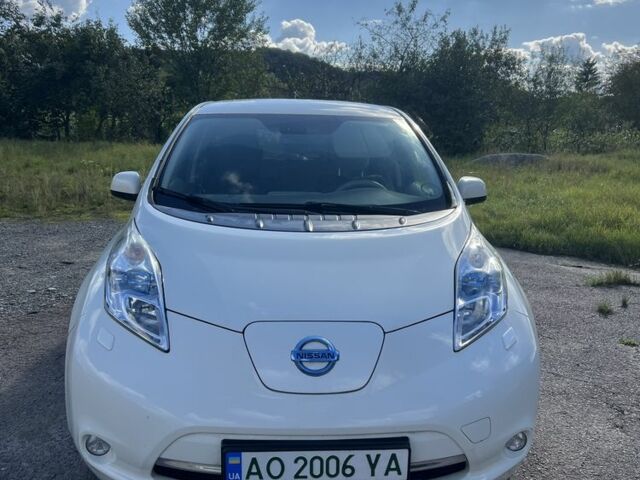 Белый Ниссан Лиф, объемом двигателя 0 л и пробегом 123 тыс. км за 7000 $, фото 1 на Automoto.ua