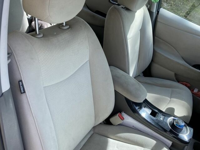 Білий Ніссан Ліф, об'ємом двигуна 0 л та пробігом 120 тис. км за 5000 $, фото 9 на Automoto.ua