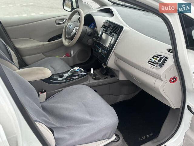 Білий Ніссан Ліф, об'ємом двигуна 0 л та пробігом 152 тис. км за 4450 $, фото 17 на Automoto.ua