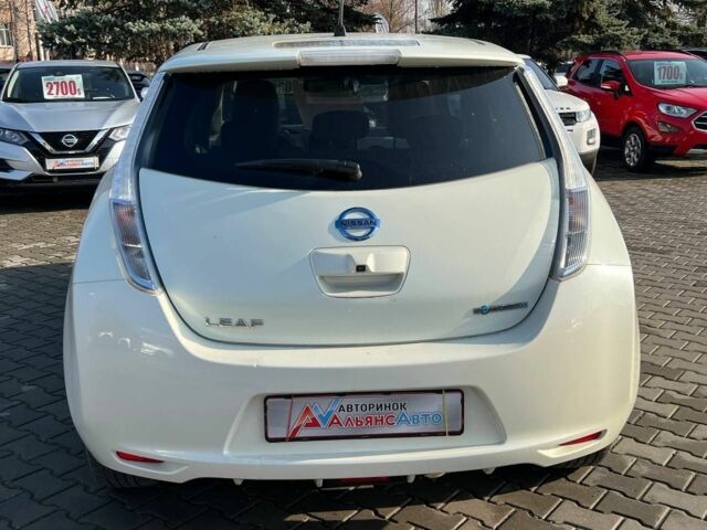 Белый Ниссан Лиф, объемом двигателя 0 л и пробегом 104 тыс. км за 6400 $, фото 5 на Automoto.ua