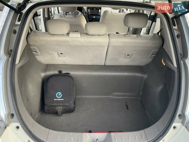 Білий Ніссан Ліф, об'ємом двигуна 0 л та пробігом 162 тис. км за 4000 $, фото 9 на Automoto.ua