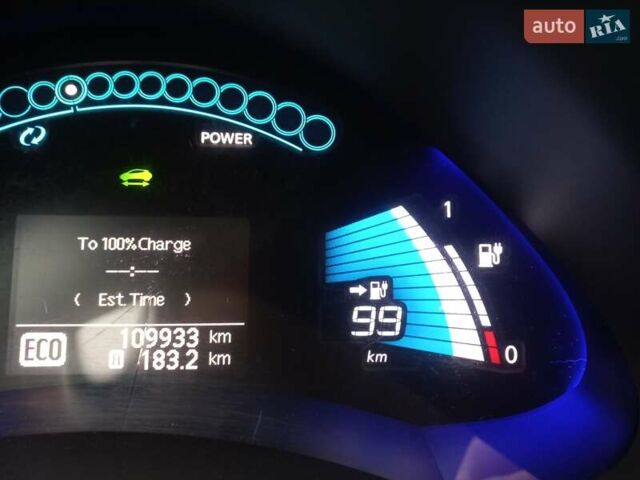 Білий Ніссан Ліф, об'ємом двигуна 0 л та пробігом 109 тис. км за 4500 $, фото 6 на Automoto.ua