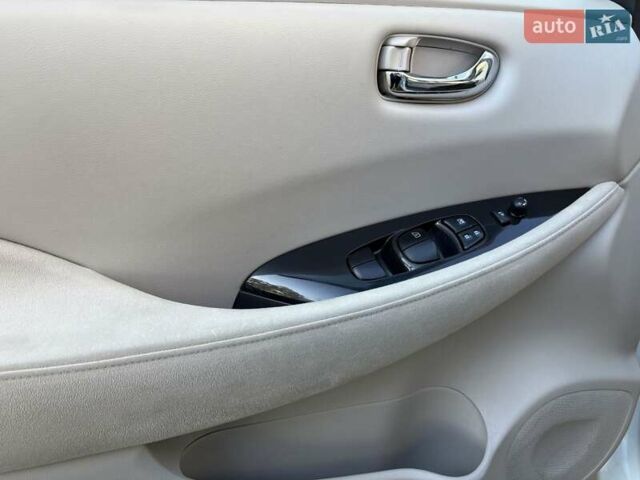 Белый Ниссан Лиф, объемом двигателя 0 л и пробегом 7 тыс. км за 6200 $, фото 12 на Automoto.ua