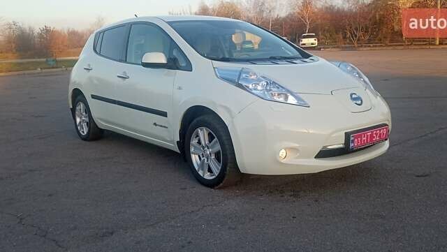 Білий Ніссан Ліф, об'ємом двигуна 0 л та пробігом 111 тис. км за 5300 $, фото 5 на Automoto.ua