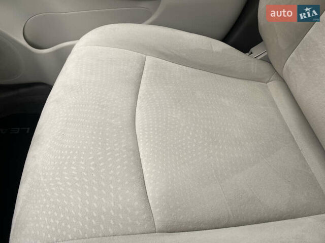 Білий Ніссан Ліф, об'ємом двигуна 0 л та пробігом 81 тис. км за 4600 $, фото 62 на Automoto.ua