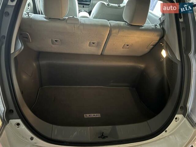 Белый Ниссан Лиф, объемом двигателя 0 л и пробегом 86 тыс. км за 4700 $, фото 18 на Automoto.ua