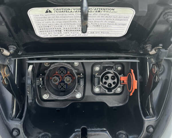 Белый Ниссан Лиф, объемом двигателя 0 л и пробегом 102 тыс. км за 5400 $, фото 16 на Automoto.ua