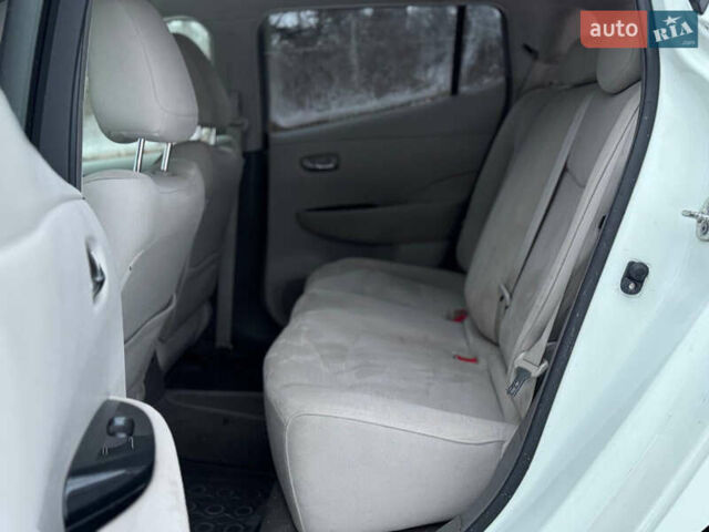 Білий Ніссан Ліф, об'ємом двигуна 0 л та пробігом 93 тис. км за 3990 $, фото 7 на Automoto.ua