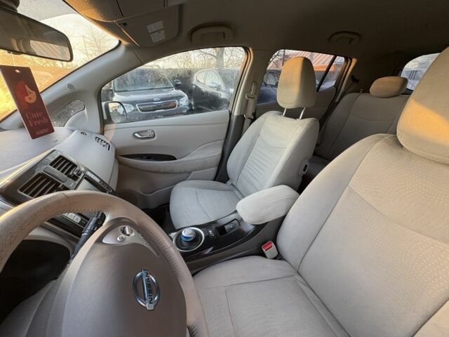 Белый Ниссан Лиф, объемом двигателя 0 л и пробегом 124 тыс. км за 4000 $, фото 19 на Automoto.ua