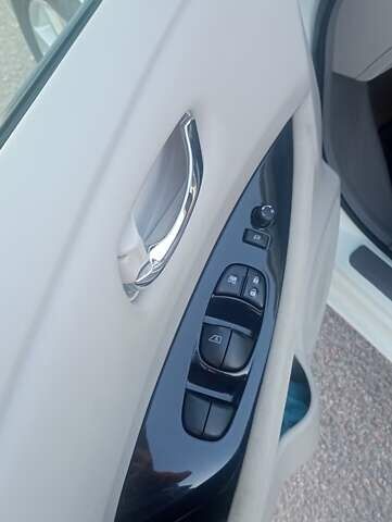 Білий Ніссан Ліф, об'ємом двигуна 0 л та пробігом 111 тис. км за 5300 $, фото 10 на Automoto.ua