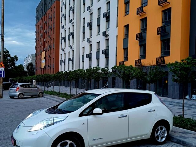 Белый Ниссан Лиф, объемом двигателя 0 л и пробегом 140 тыс. км за 5099 $, фото 3 на Automoto.ua