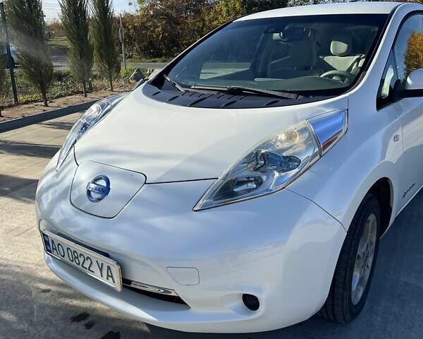 Белый Ниссан Лиф, объемом двигателя 0 л и пробегом 86 тыс. км за 4700 $, фото 2 на Automoto.ua