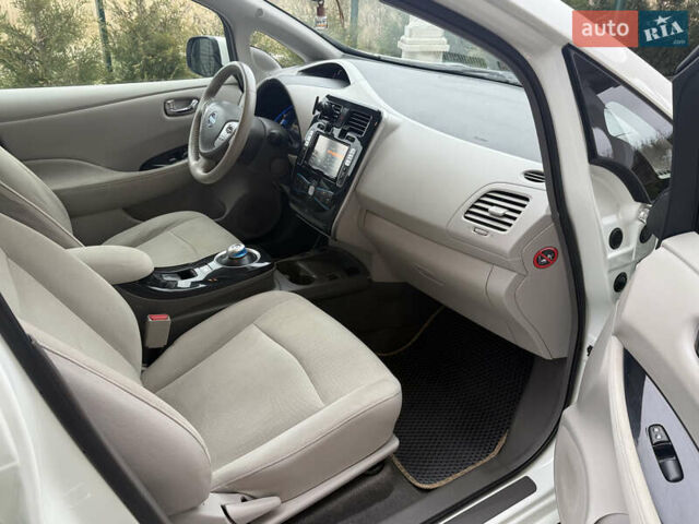 Белый Ниссан Лиф, объемом двигателя 0 л и пробегом 112 тыс. км за 5100 $, фото 15 на Automoto.ua
