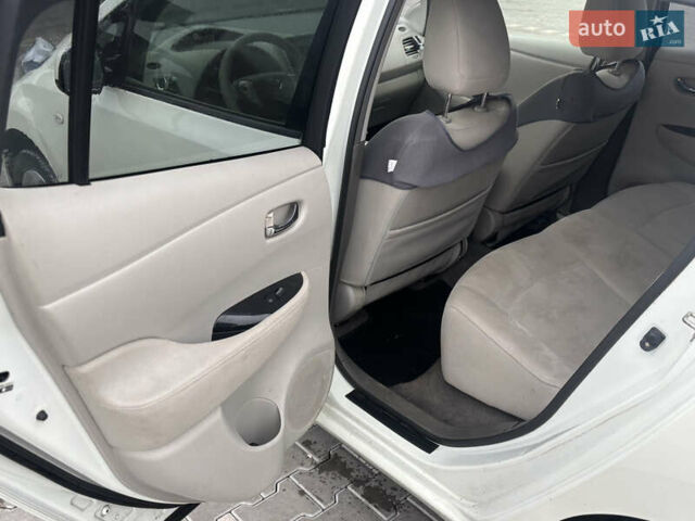 Білий Ніссан Ліф, об'ємом двигуна 0 л та пробігом 152 тис. км за 4450 $, фото 13 на Automoto.ua