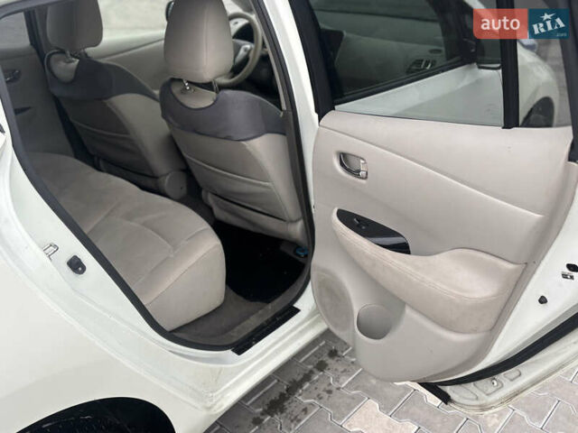 Білий Ніссан Ліф, об'ємом двигуна 0 л та пробігом 152 тис. км за 4450 $, фото 15 на Automoto.ua