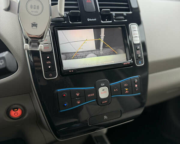 Белый Ниссан Лиф, объемом двигателя 0 л и пробегом 91 тыс. км за 4500 $, фото 13 на Automoto.ua