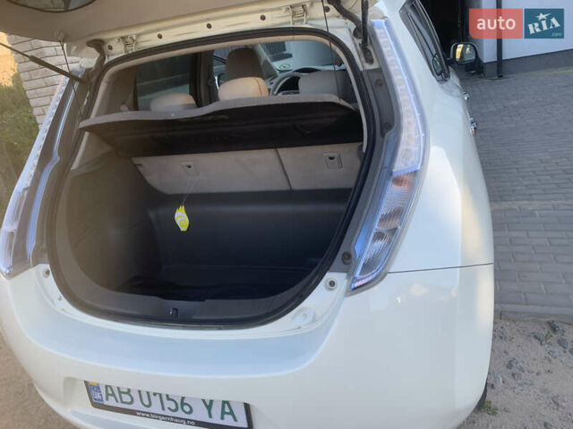 Белый Ниссан Лиф, объемом двигателя 0 л и пробегом 77 тыс. км за 6800 $, фото 7 на Automoto.ua