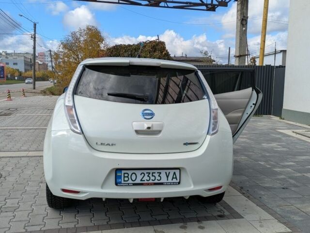 Белый Ниссан Лиф, объемом двигателя 0 л и пробегом 125 тыс. км за 4200 $, фото 2 на Automoto.ua