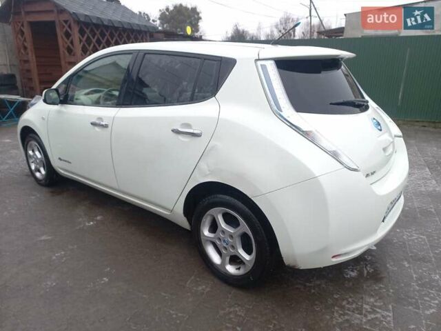 Білий Ніссан Ліф, об'ємом двигуна 0 л та пробігом 109 тис. км за 4500 $, фото 4 на Automoto.ua