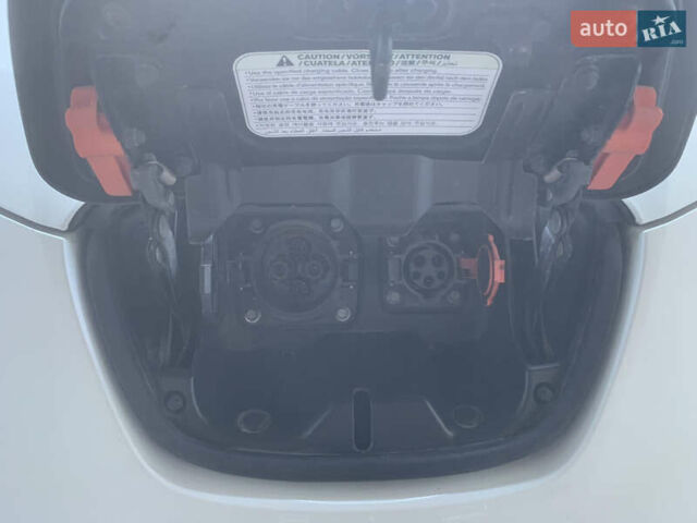 Білий Ніссан Ліф, об'ємом двигуна 0 л та пробігом 77 тис. км за 6850 $, фото 8 на Automoto.ua