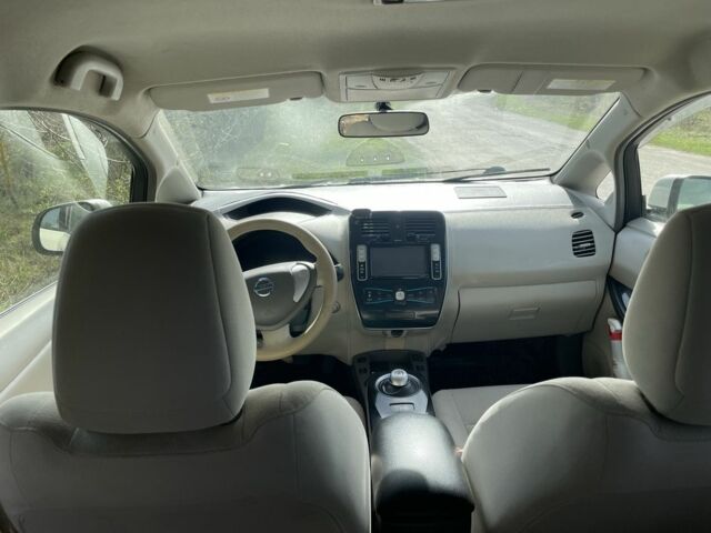 Белый Ниссан Лиф, объемом двигателя 0 л и пробегом 300 тыс. км за 5250 $, фото 5 на Automoto.ua