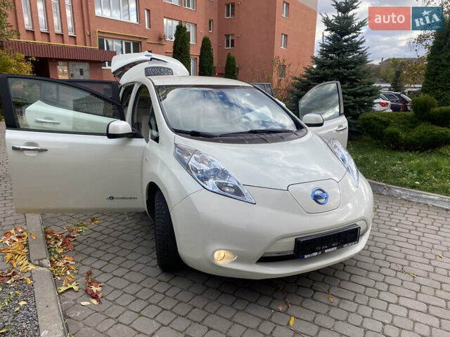 Білий Ніссан Ліф, об'ємом двигуна 0 л та пробігом 81 тис. км за 4600 $, фото 5 на Automoto.ua