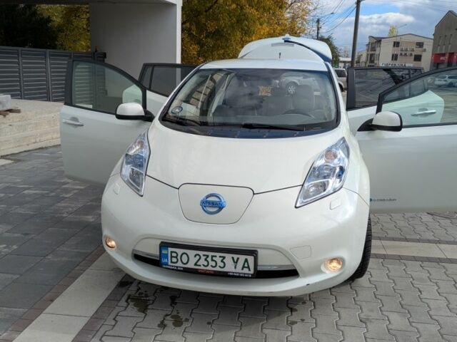 Белый Ниссан Лиф, объемом двигателя 0 л и пробегом 125 тыс. км за 4200 $, фото 1 на Automoto.ua