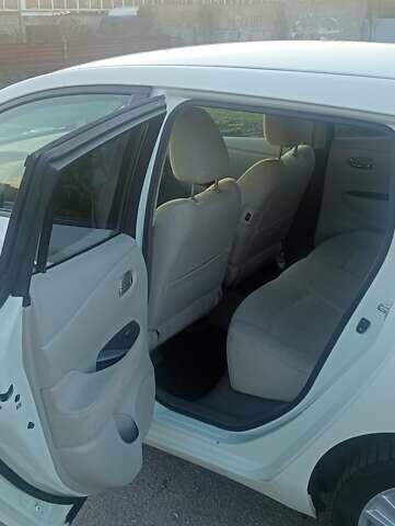 Білий Ніссан Ліф, об'ємом двигуна 0 л та пробігом 111 тис. км за 5300 $, фото 8 на Automoto.ua