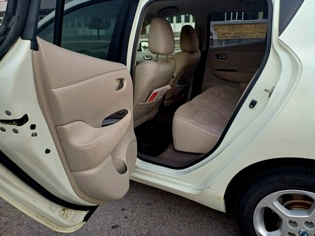 Белый Ниссан Лиф, объемом двигателя 0 л и пробегом 142 тыс. км за 5100 $, фото 15 на Automoto.ua