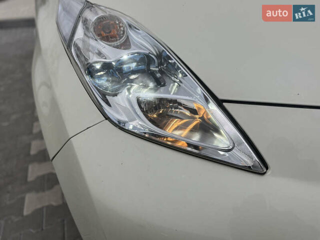 Білий Ніссан Ліф, об'ємом двигуна 0 л та пробігом 152 тис. км за 4450 $, фото 23 на Automoto.ua