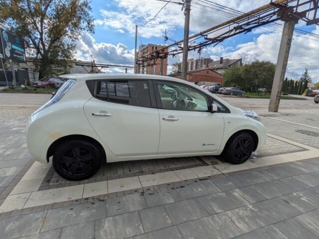 Белый Ниссан Лиф, объемом двигателя 0 л и пробегом 125 тыс. км за 4200 $, фото 5 на Automoto.ua