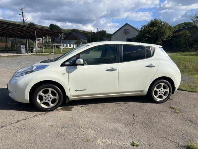 Белый Ниссан Лиф, объемом двигателя 0 л и пробегом 123 тыс. км за 7000 $, фото 6 на Automoto.ua