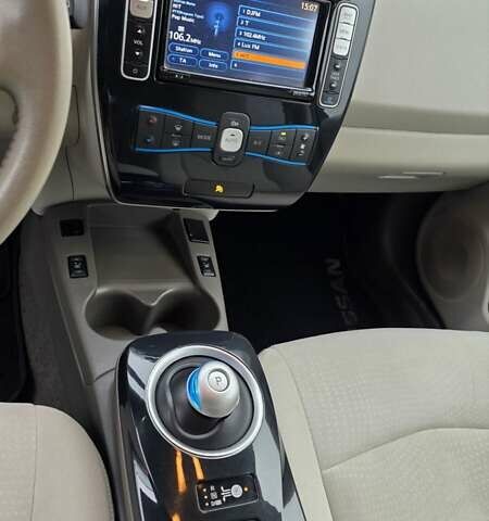 Белый Ниссан Лиф, объемом двигателя 0 л и пробегом 125 тыс. км за 5200 $, фото 11 на Automoto.ua