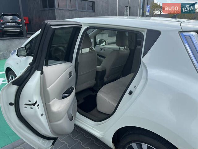 Белый Ниссан Лиф, объемом двигателя 0 л и пробегом 102 тыс. км за 5400 $, фото 12 на Automoto.ua