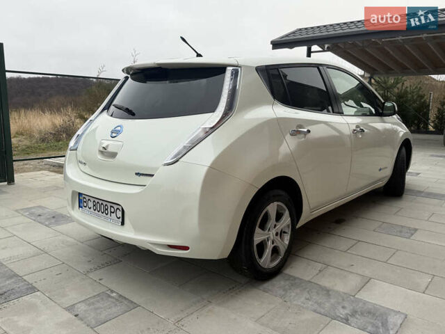 Белый Ниссан Лиф, объемом двигателя 0 л и пробегом 112 тыс. км за 5100 $, фото 3 на Automoto.ua