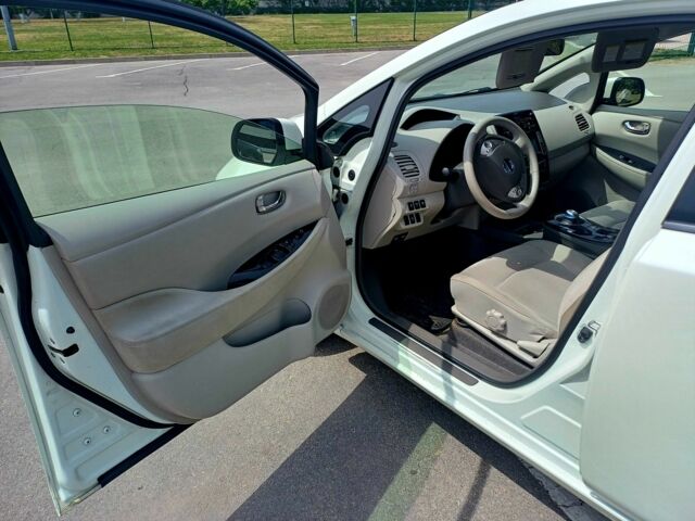 Белый Ниссан Лиф, объемом двигателя 0 л и пробегом 140 тыс. км за 5099 $, фото 15 на Automoto.ua