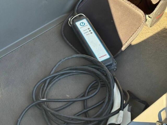 Белый Ниссан Лиф, объемом двигателя 0 л и пробегом 180 тыс. км за 3650 $, фото 6 на Automoto.ua