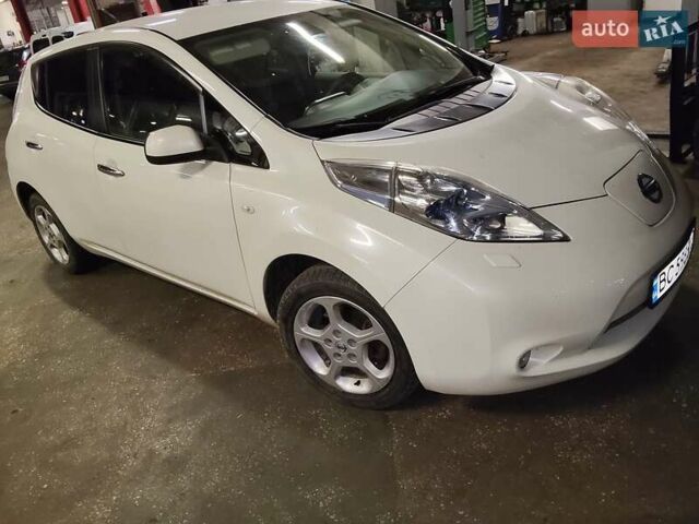 Білий Ніссан Ліф, об'ємом двигуна 0 л та пробігом 173 тис. км за 3800 $, фото 5 на Automoto.ua
