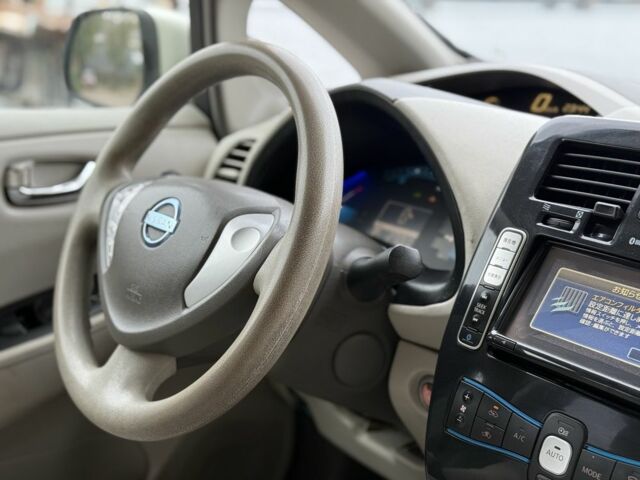 Белый Ниссан Лиф, объемом двигателя 0 л и пробегом 227 тыс. км за 3750 $, фото 13 на Automoto.ua