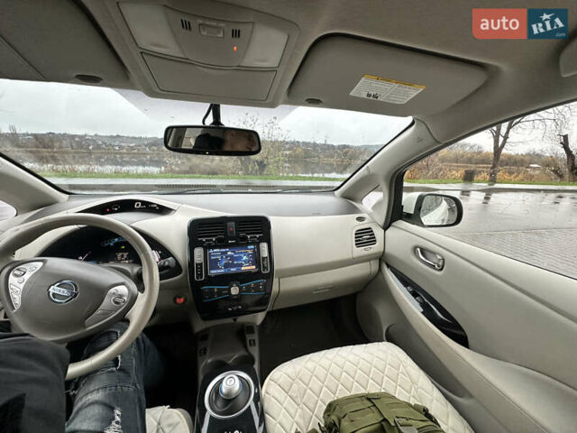 Белый Ниссан Лиф, объемом двигателя 0 л и пробегом 68 тыс. км за 4000 $, фото 18 на Automoto.ua