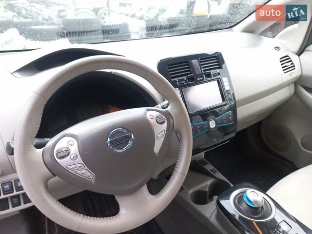 Білий Ніссан Ліф, об'ємом двигуна 0 л та пробігом 109 тис. км за 4500 $, фото 9 на Automoto.ua