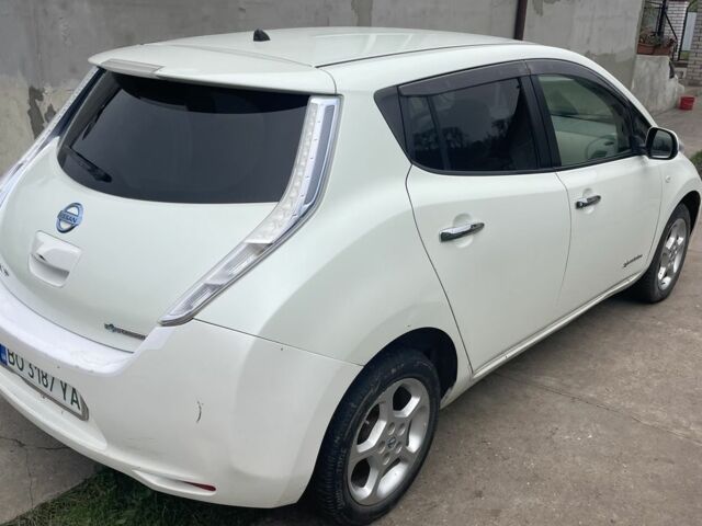 Белый Ниссан Лиф, объемом двигателя 0 л и пробегом 300 тыс. км за 5250 $, фото 1 на Automoto.ua
