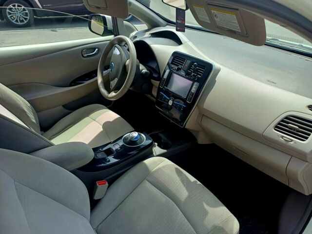 Белый Ниссан Лиф, объемом двигателя 0 л и пробегом 140 тыс. км за 5099 $, фото 16 на Automoto.ua