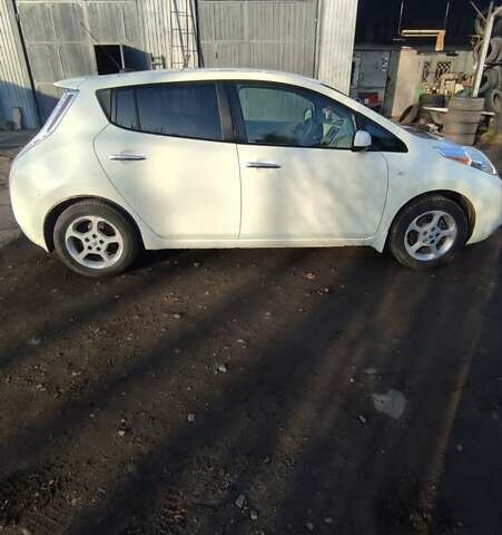 Білий Ніссан Ліф, об'ємом двигуна 0 л та пробігом 150 тис. км за 4990 $, фото 19 на Automoto.ua